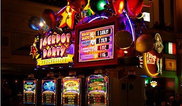 £10 Free Bet Plus 10 Free Games at 32red